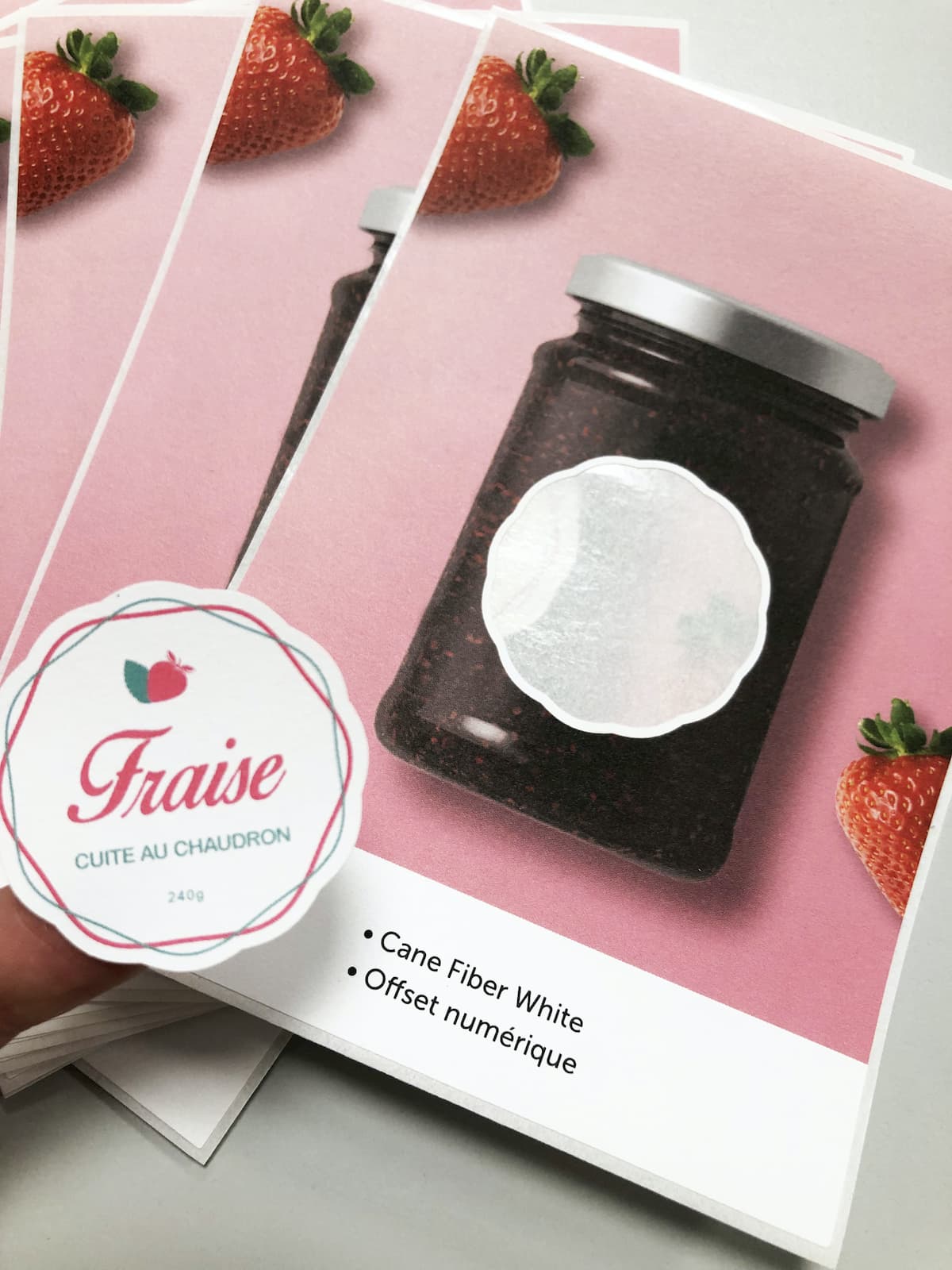 Etiquette adhésive en matière recyclée cannfiber