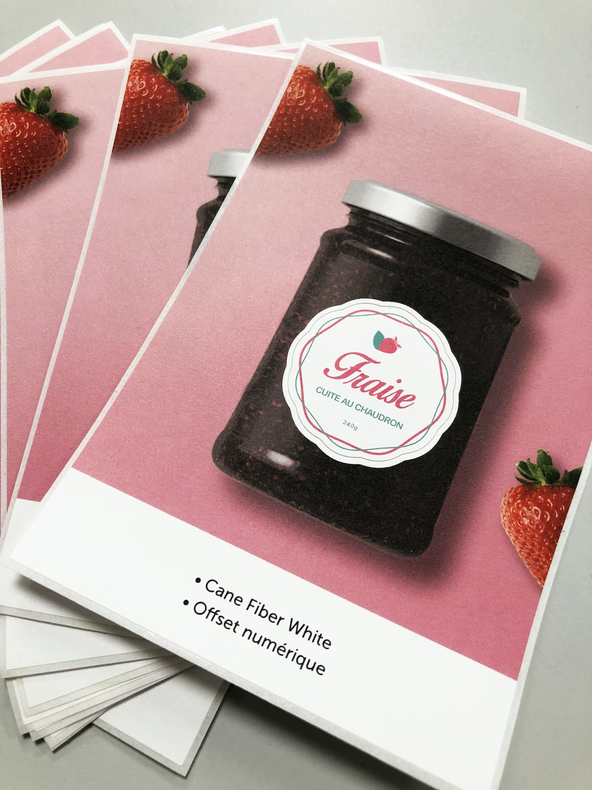 Etiquette adhésive sur pot de confiture en papier fibre de canne